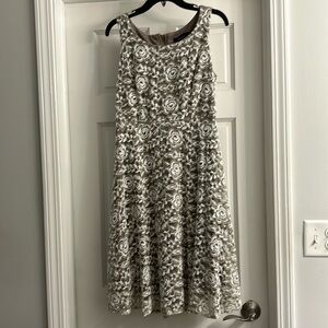 R&M Richard’s beige w/ white lace dress Sz 6